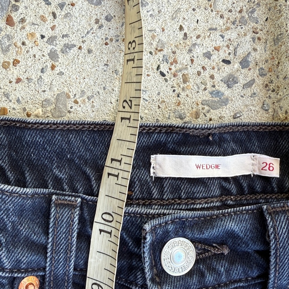 Levi's High-Rise Wedgie Straight Cropped Button Fly Jeans Waist 26 - Picture 9 of 12